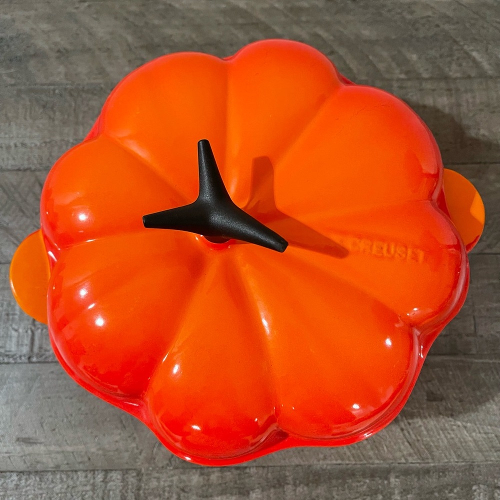 Le Creuset 2.5 QT Pumpkin Cocotte Dutch Oven Flame Orange